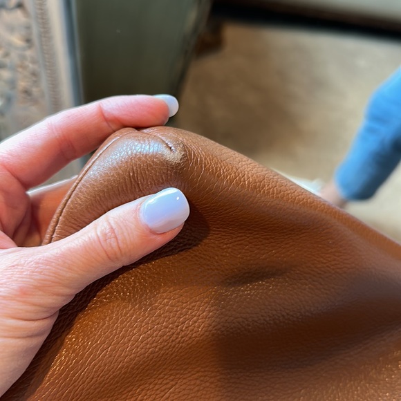 Beautiful all leather Coach crossbody bag. Great condition. See photos! - Picture 8 of 10